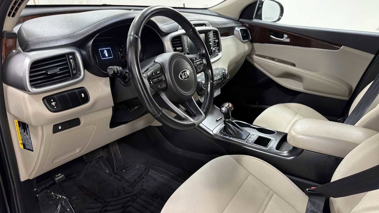 Thumbnail: 2017 Kia Sorento - 12