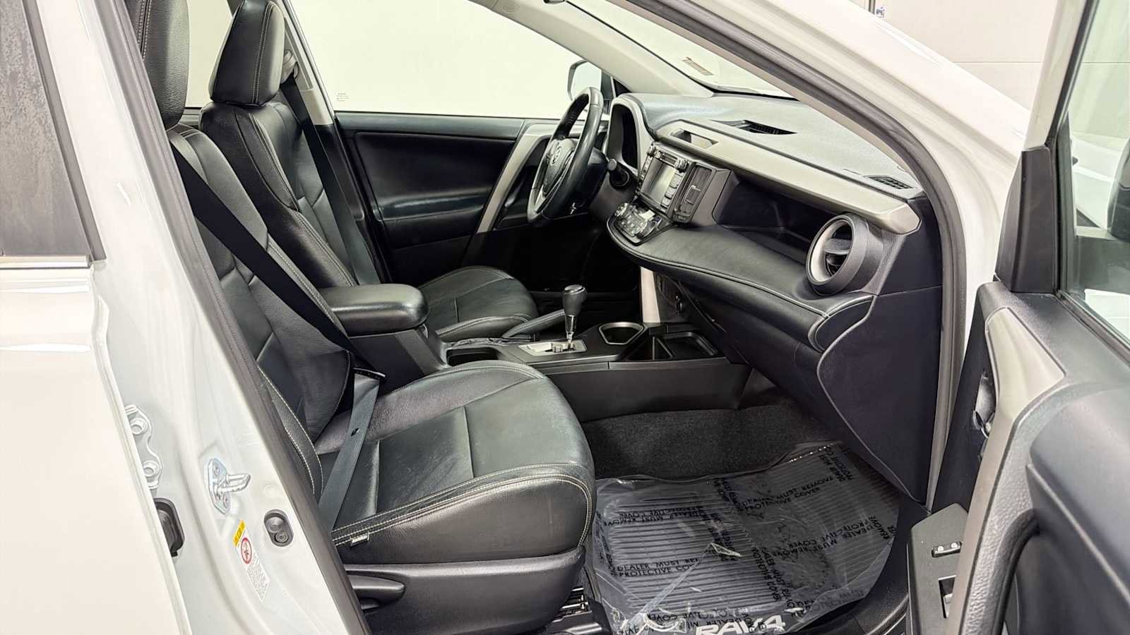 Thumbnail: 2017 Toyota RAV4 - 29
