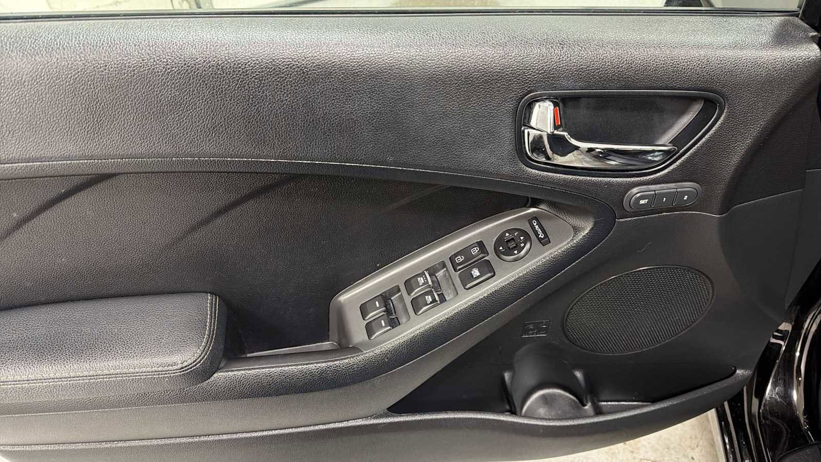 Thumbnail: 2017 Kia Forte - 15