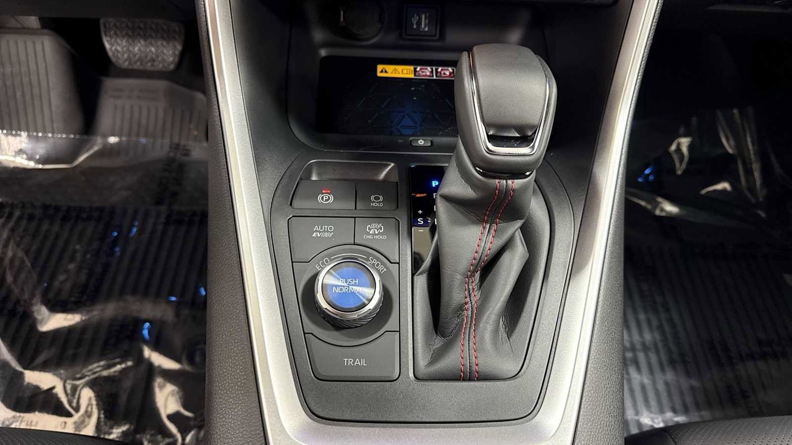 Thumbnail: 2025 Toyota RAV4 - 22