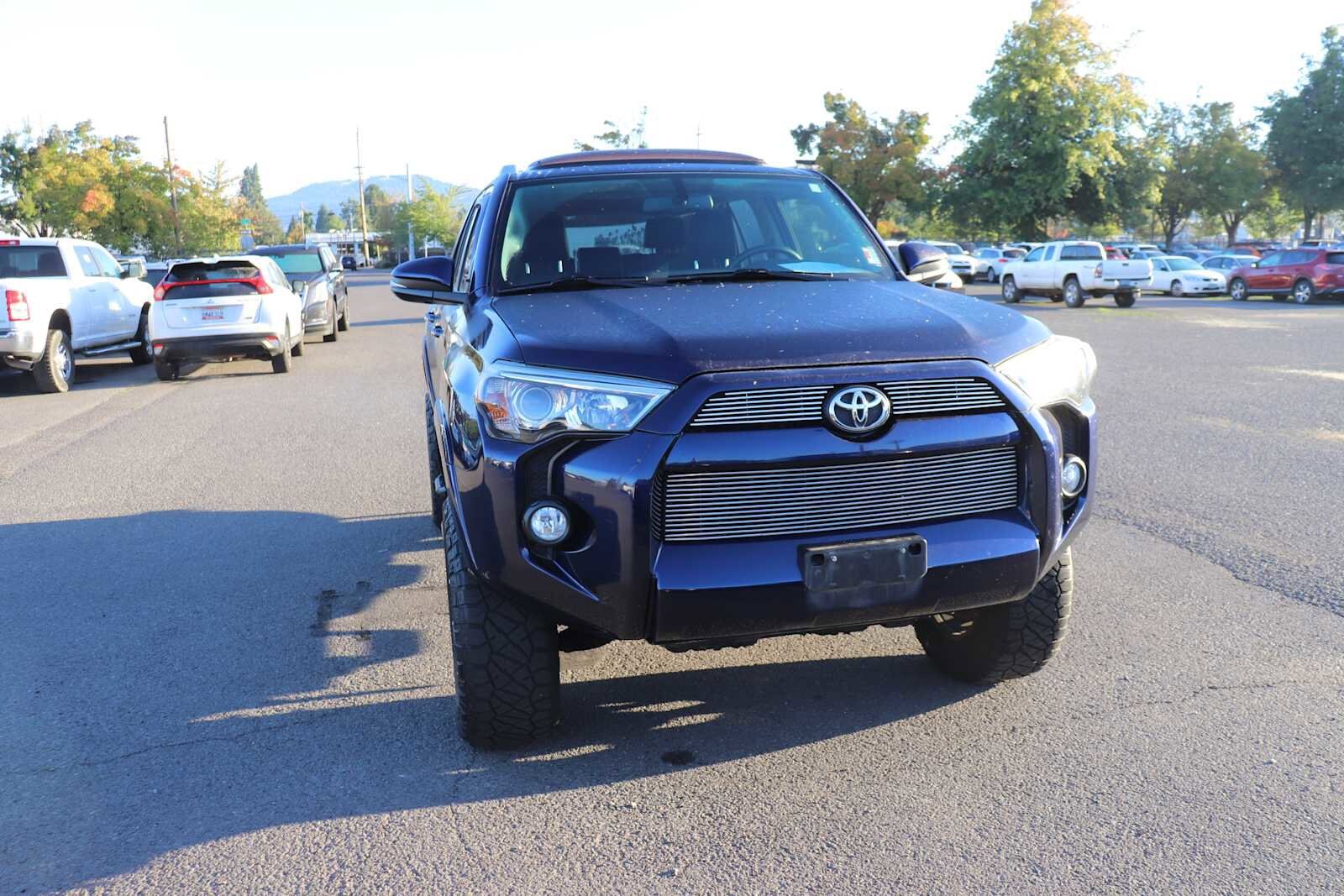 2017 Toyota 4Runner SR5 Premium photo 3