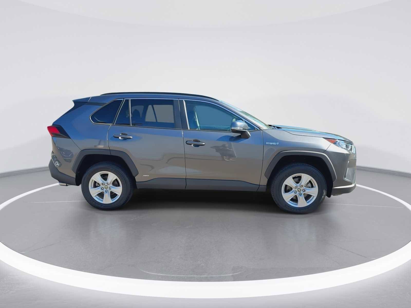 Thumbnail: 2021 Toyota RAV4 - 9