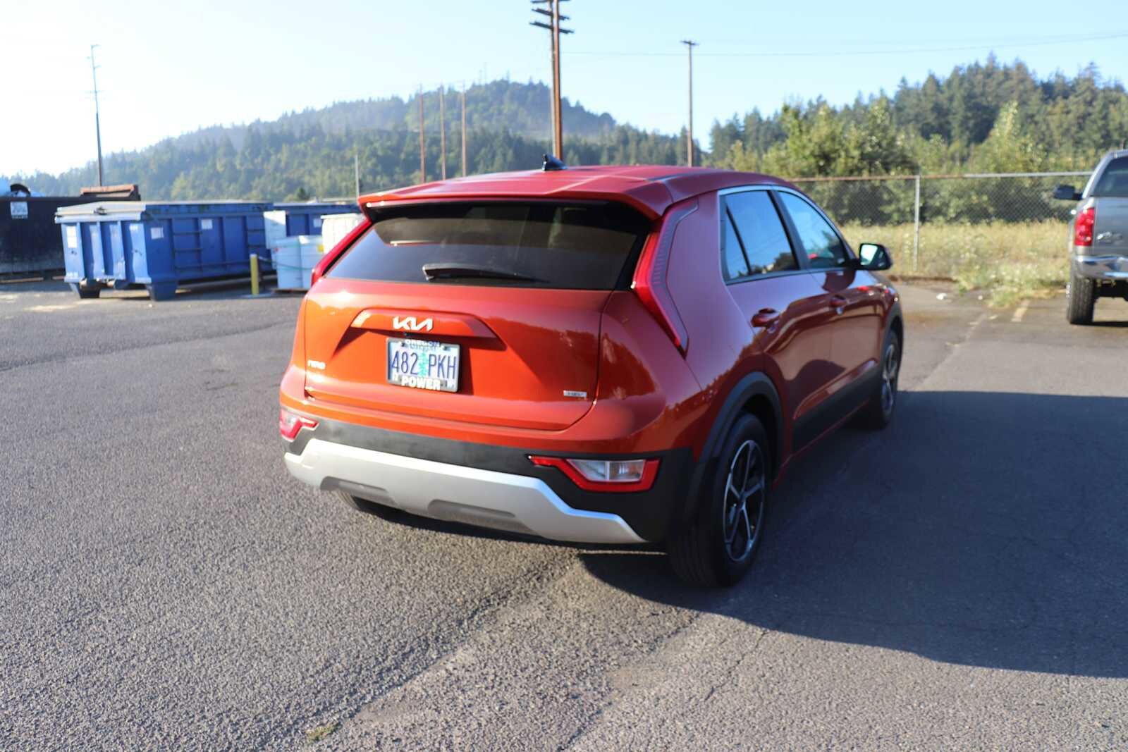 Thumbnail: 2023 Kia Niro - 5