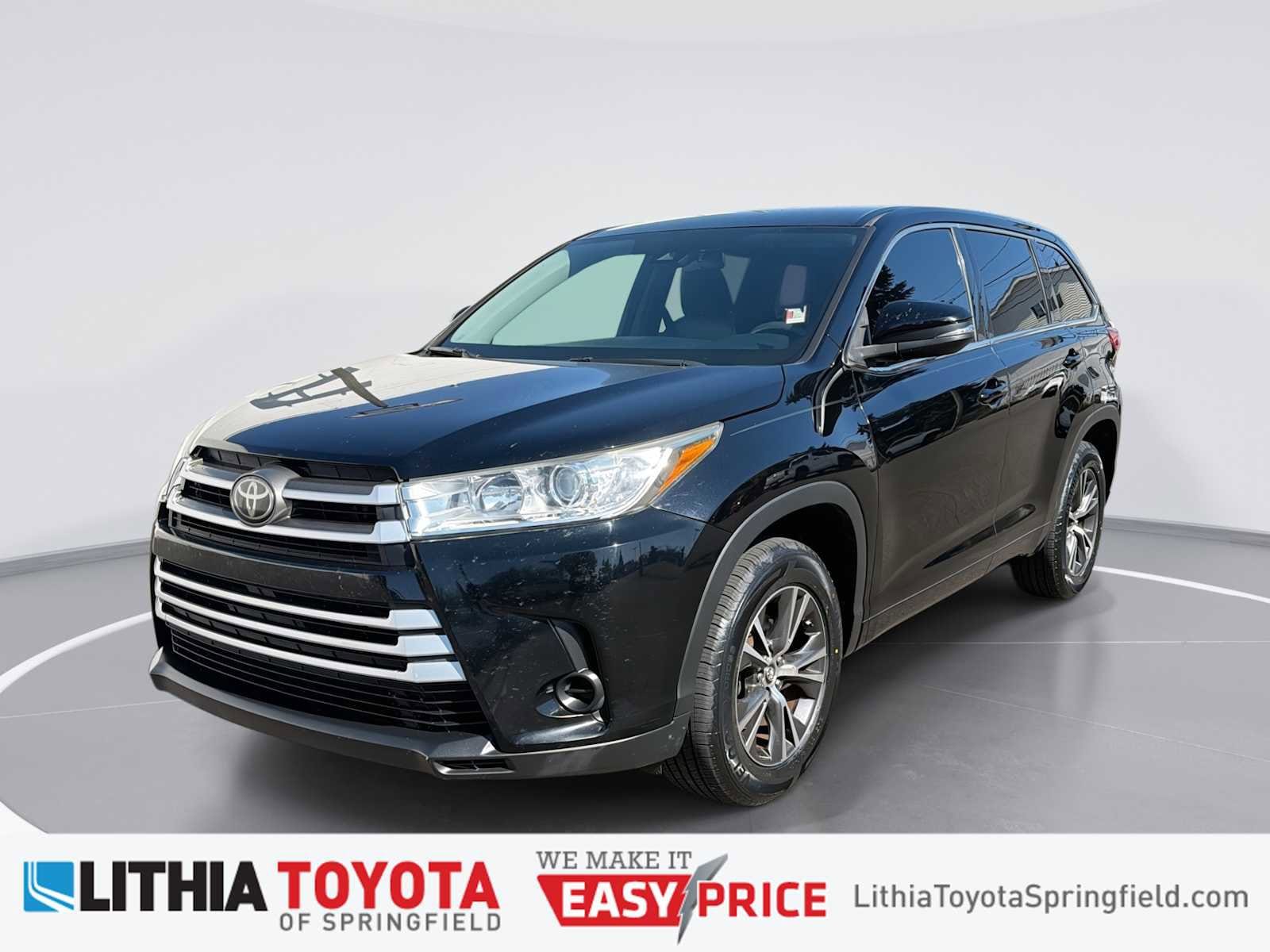 2018 Toyota Highlander LE's photo