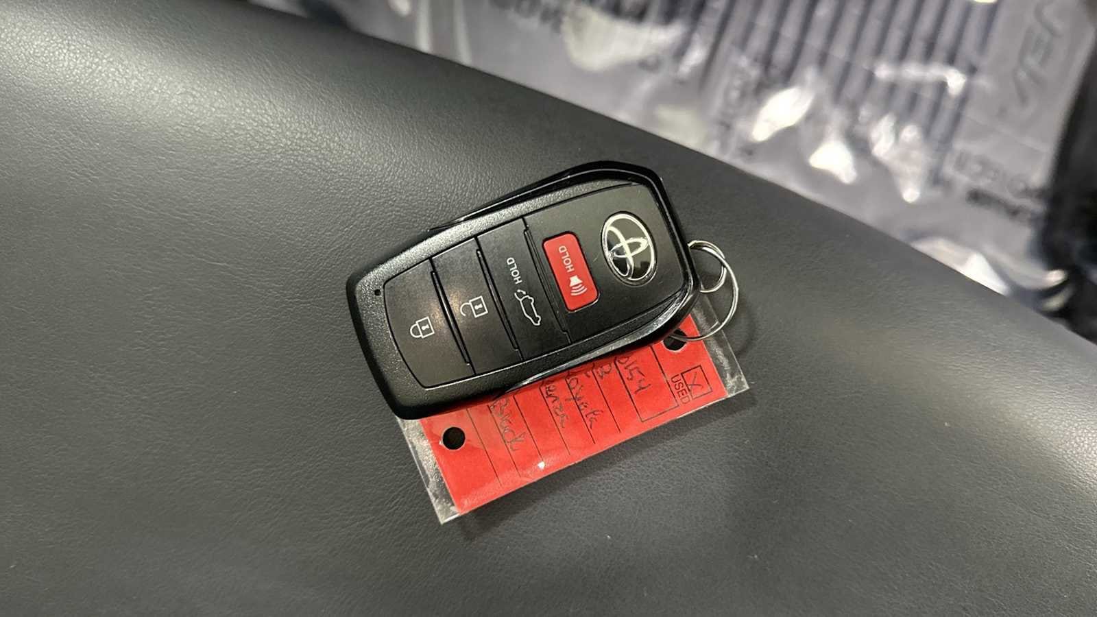 Thumbnail: 2023 Toyota Venza - 31