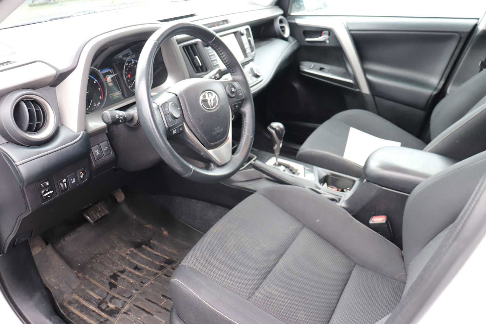 Thumbnail: 2018 Toyota RAV4 - 10