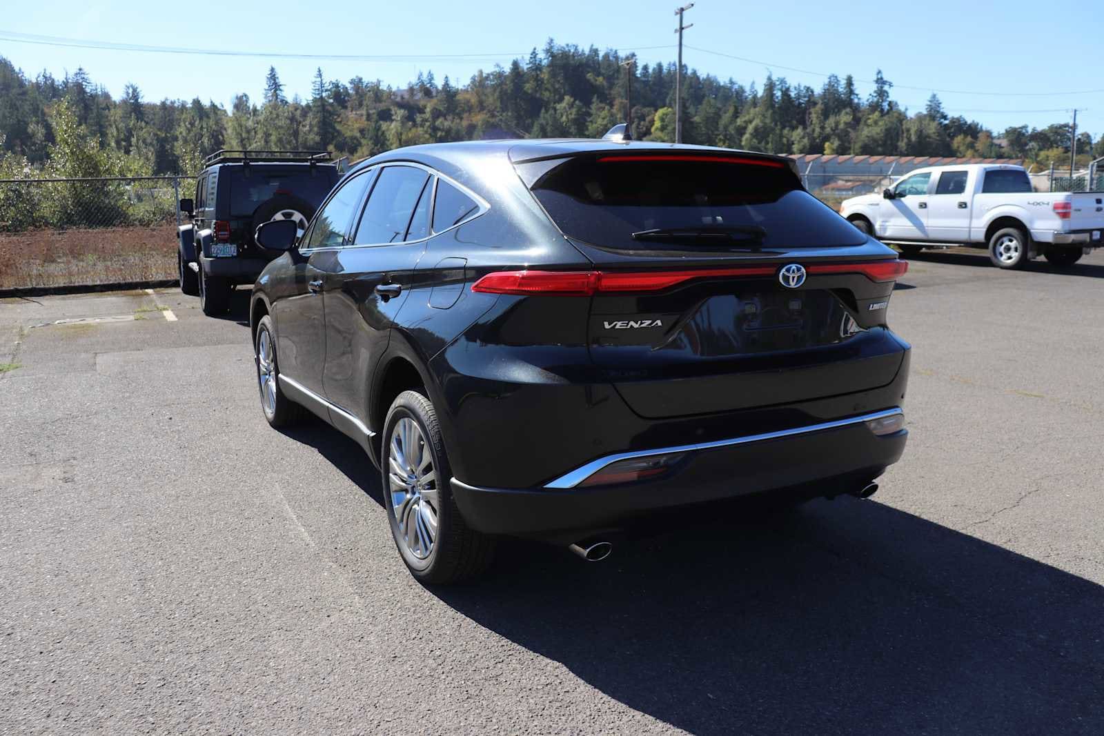 Thumbnail: 2023 Toyota Venza - 7
