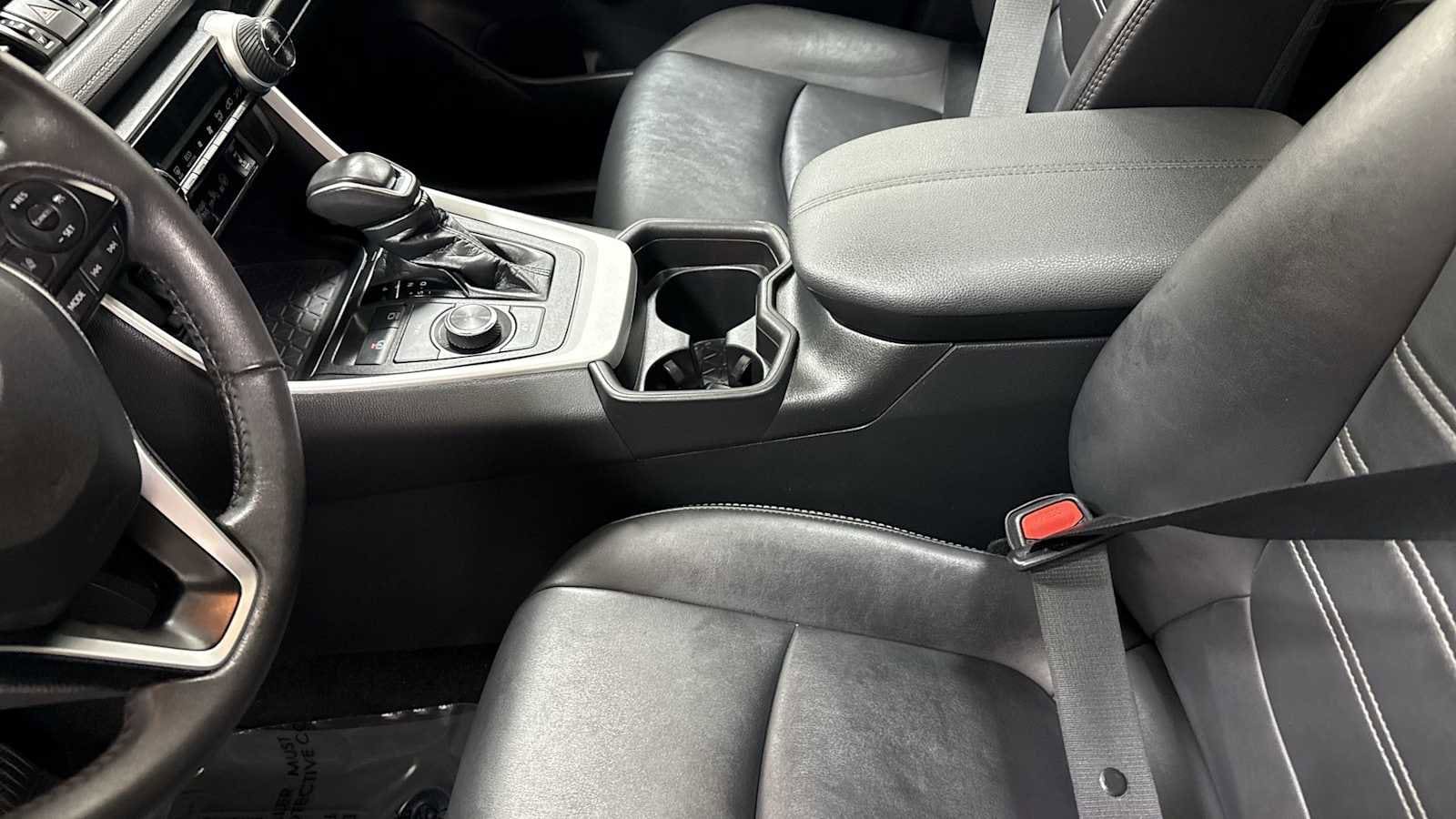 Thumbnail: 2021 Toyota RAV4 - 22