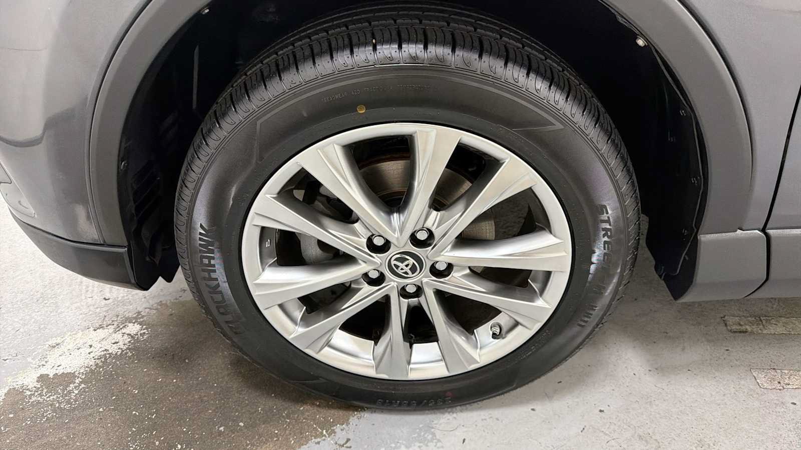 Thumbnail: 2018 Toyota RAV4 - 10
