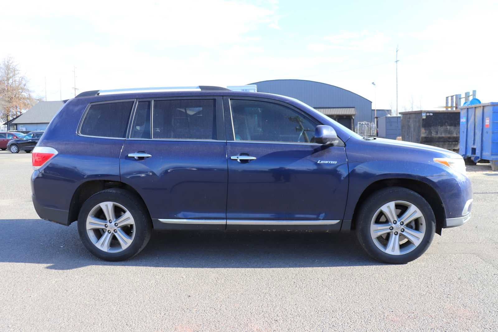 Thumbnail: 2012 Toyota Highlander - 4