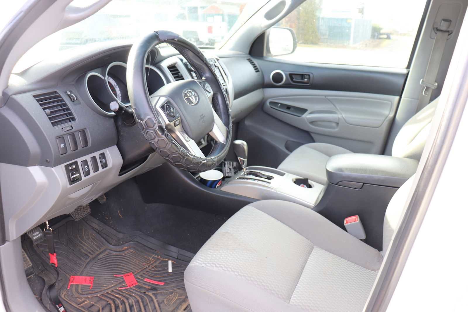 Thumbnail: 2015 Toyota Tacoma - 10