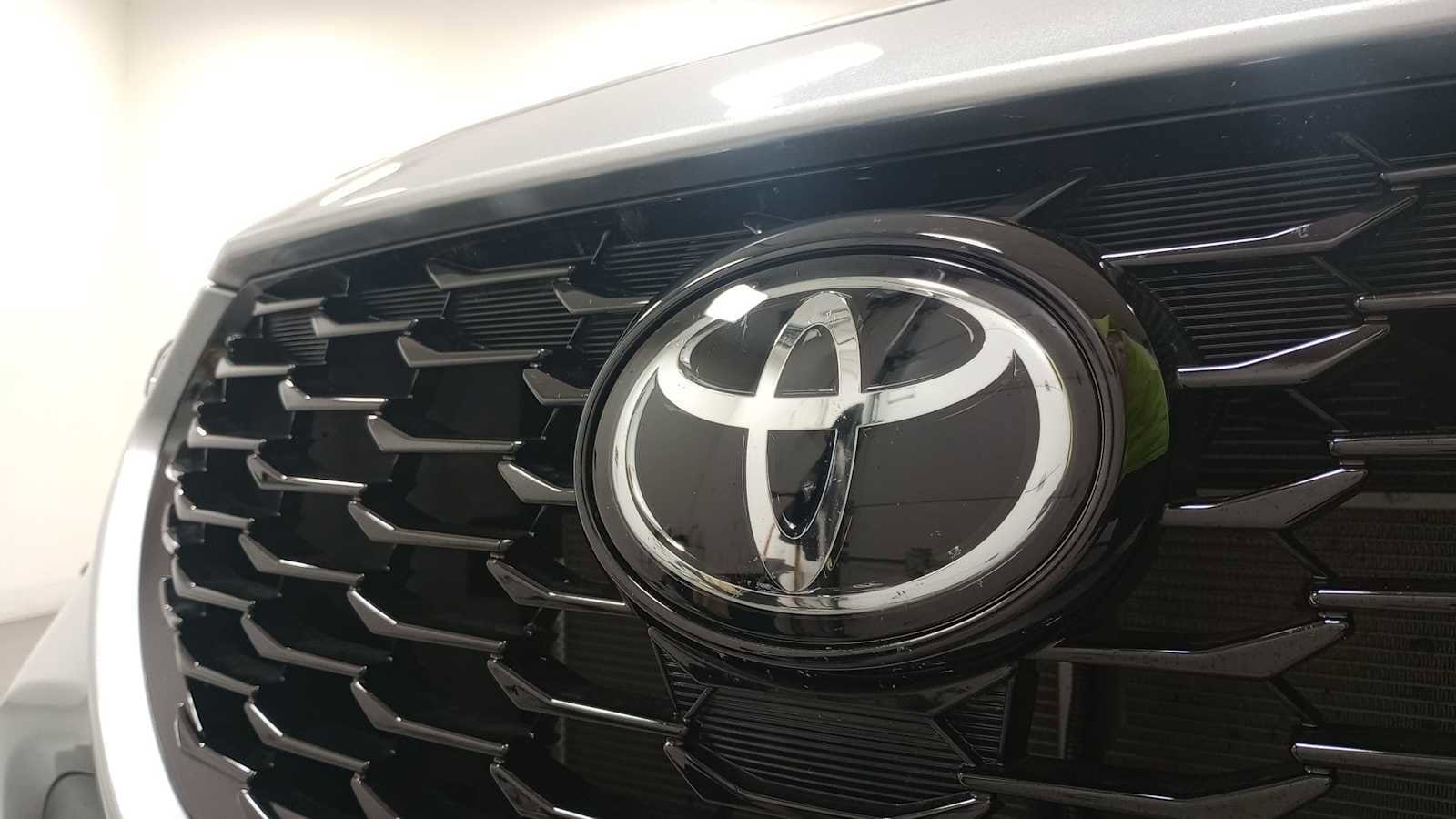 Thumbnail: 2024 Toyota Highlander - 30