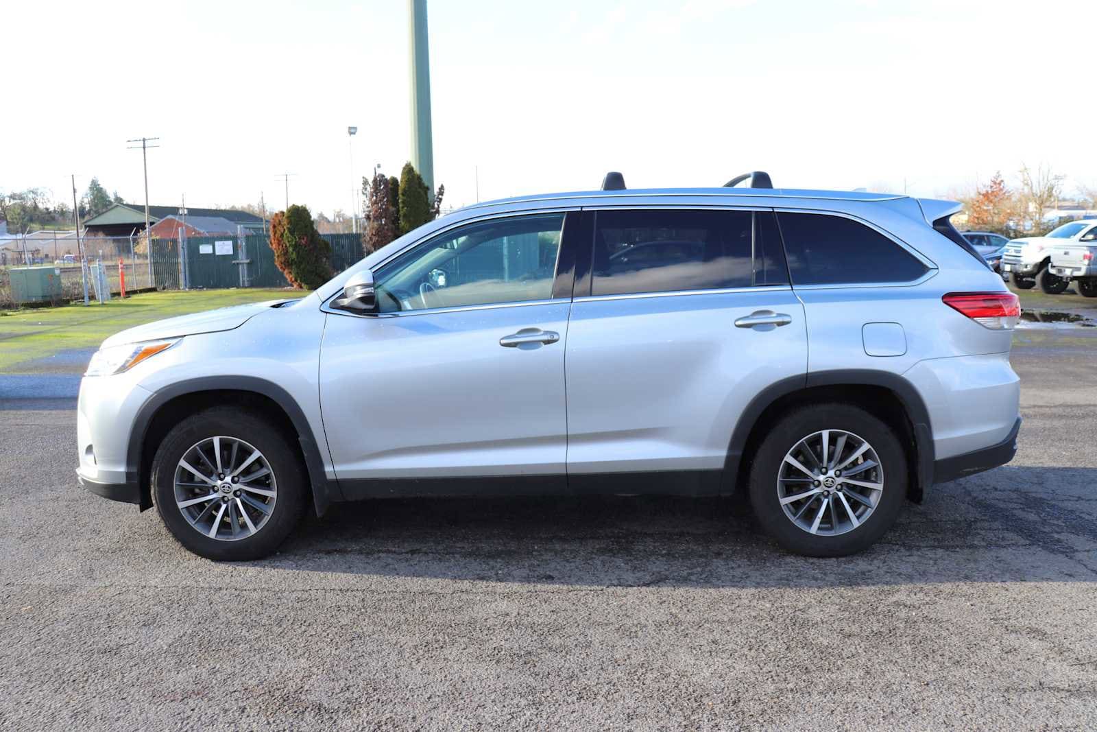 Thumbnail: 2019 Toyota Highlander - 8