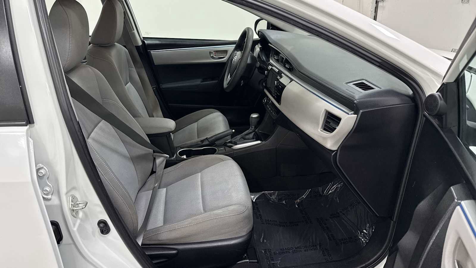 Thumbnail: 2015 Toyota Corolla - 28