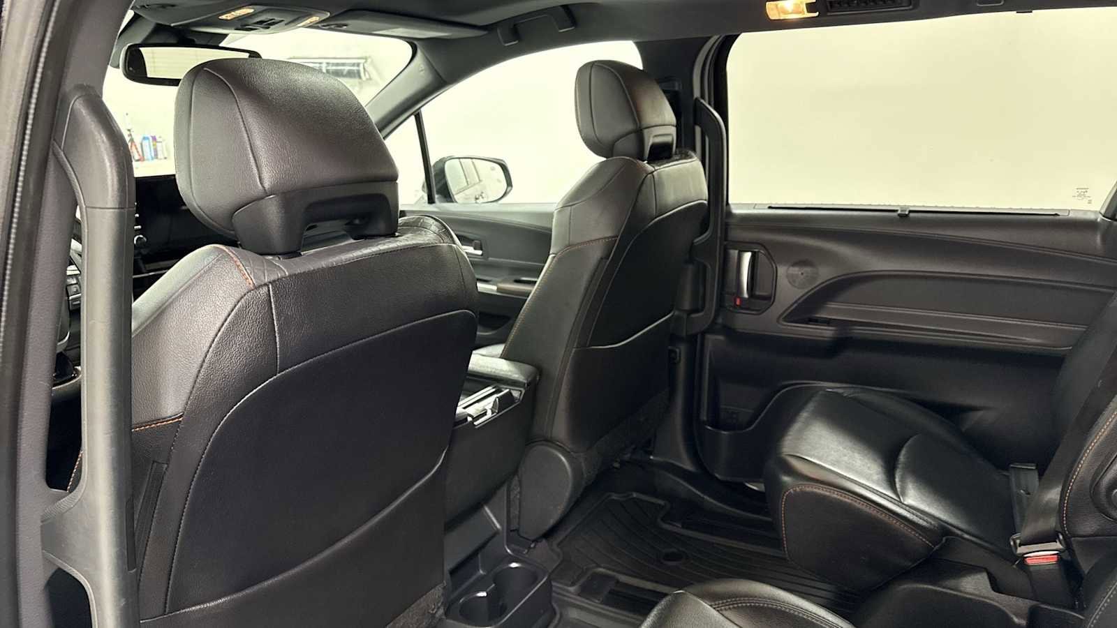 Thumbnail: 2021 Toyota Sienna - 27