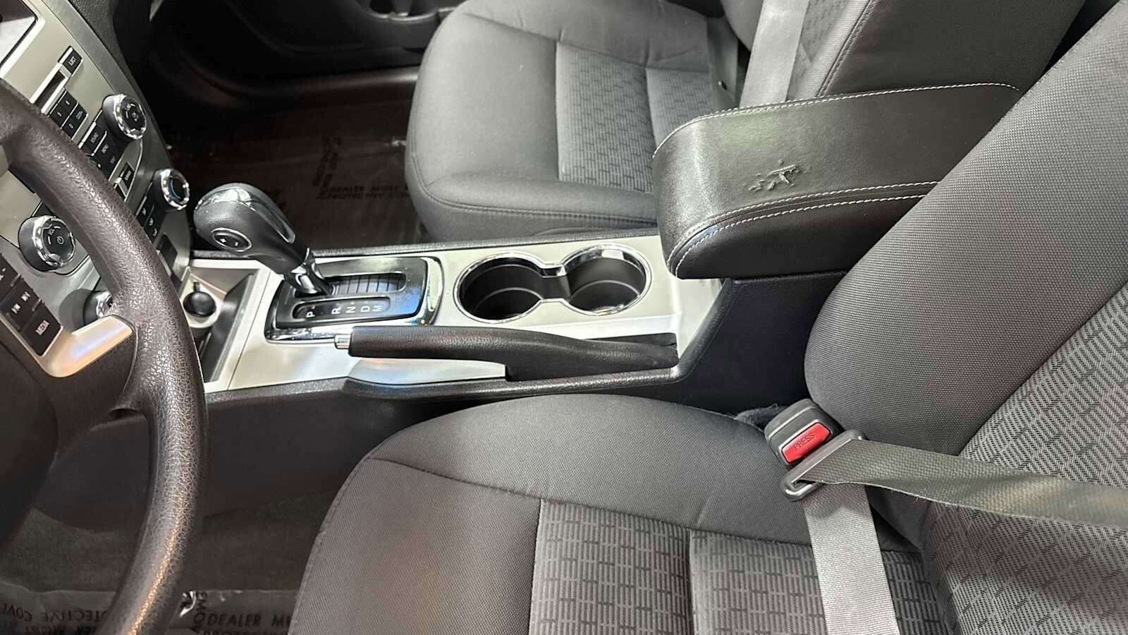 Thumbnail: 2011 Ford Fusion - 21