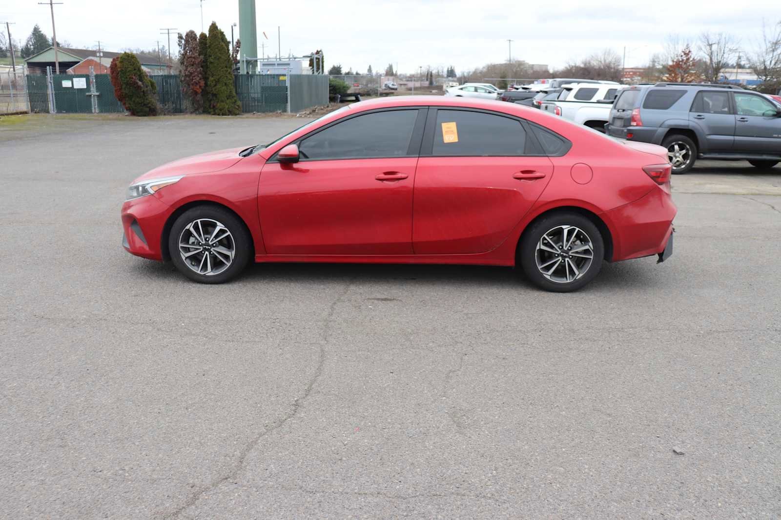 Thumbnail: 2022 Kia Forte - 8