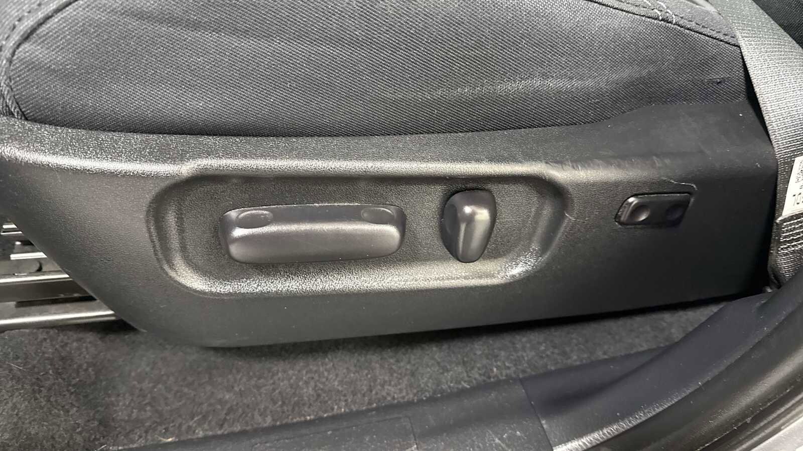 Thumbnail: 2020 Toyota Tacoma - 14