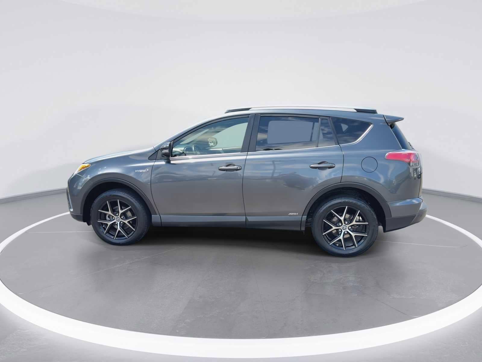 Thumbnail: 2017 Toyota RAV4 - 4
