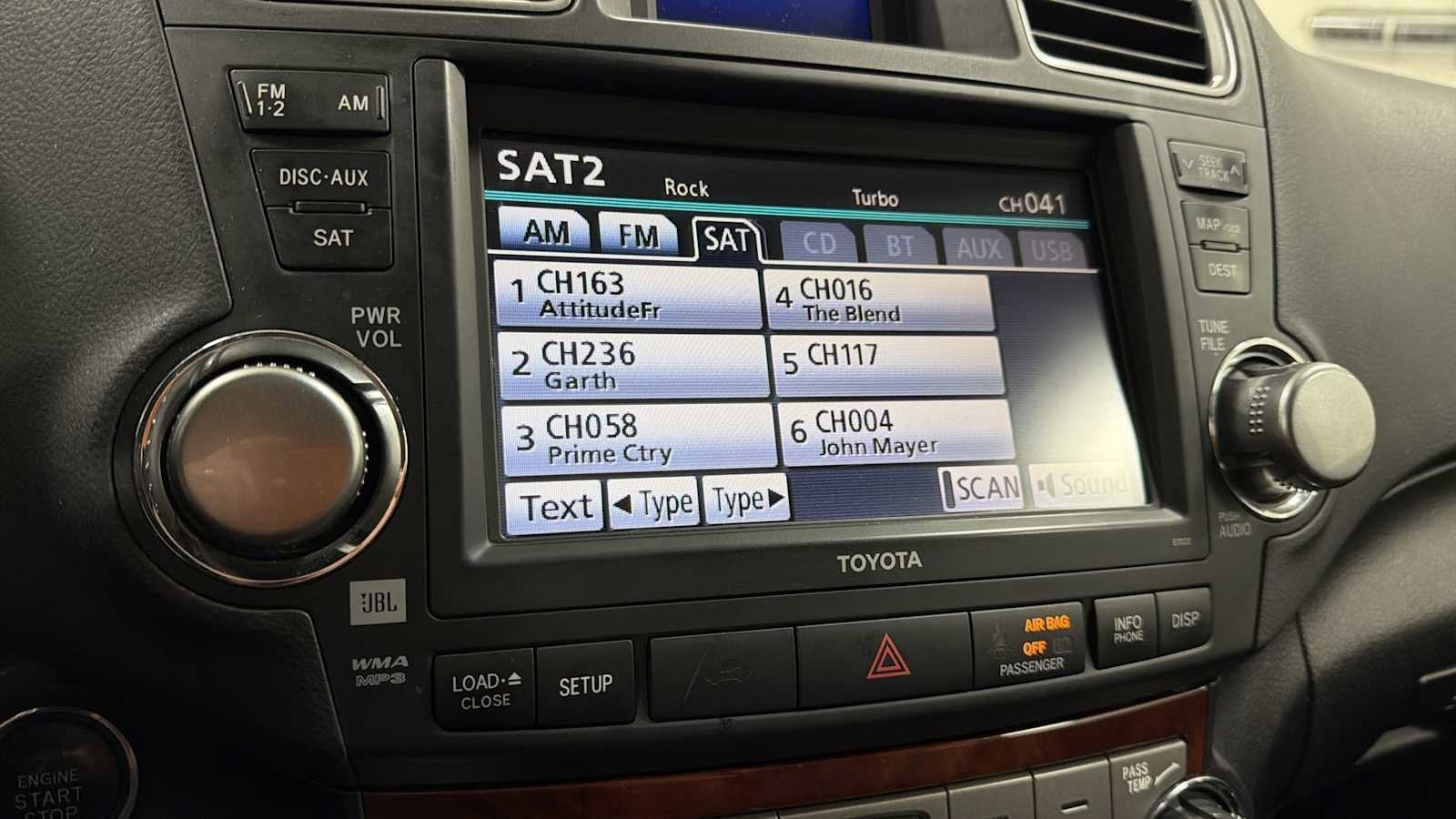 Thumbnail: 2011 Toyota Highlander - 18