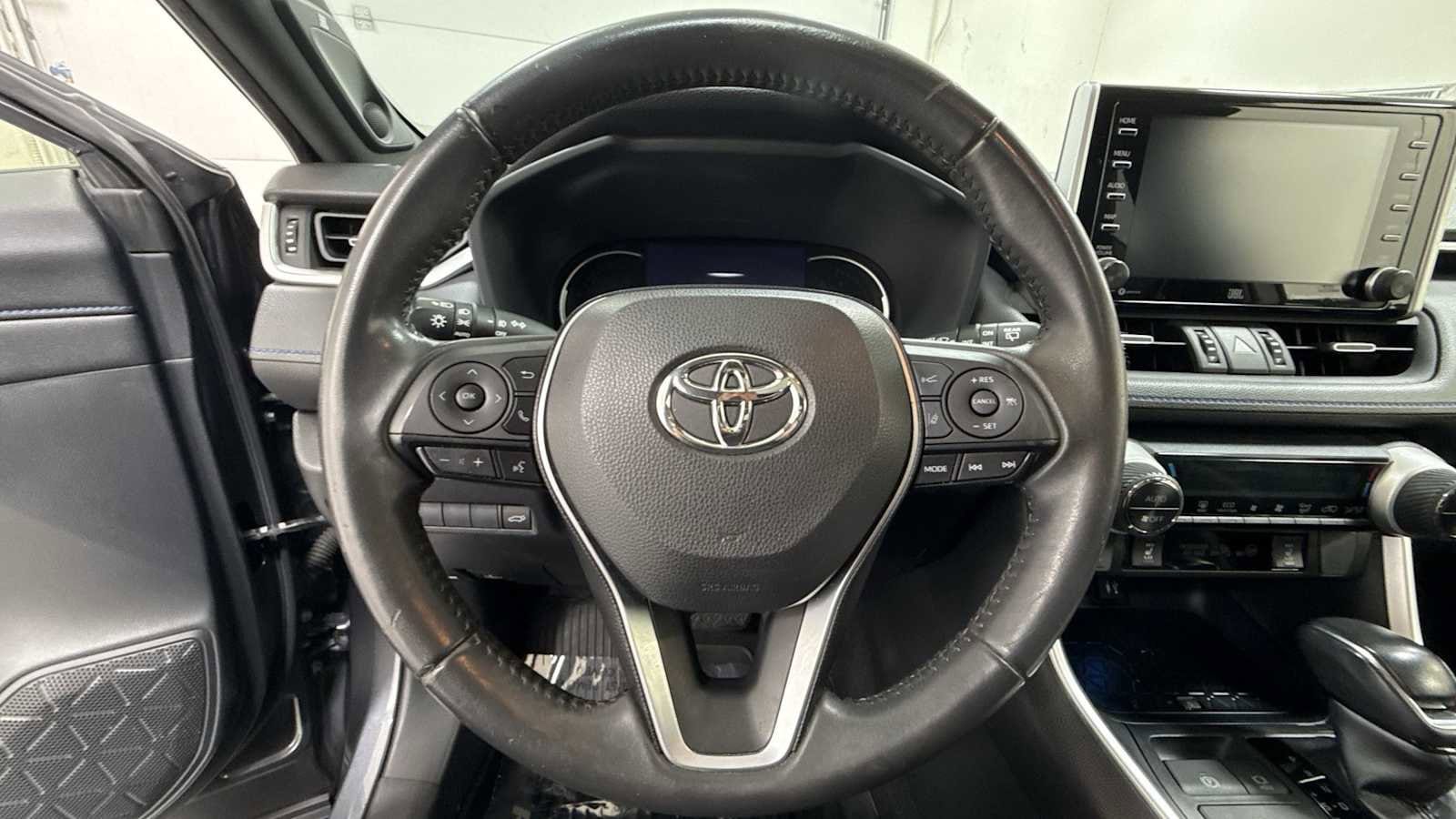 Thumbnail: 2019 Toyota RAV4 - 16