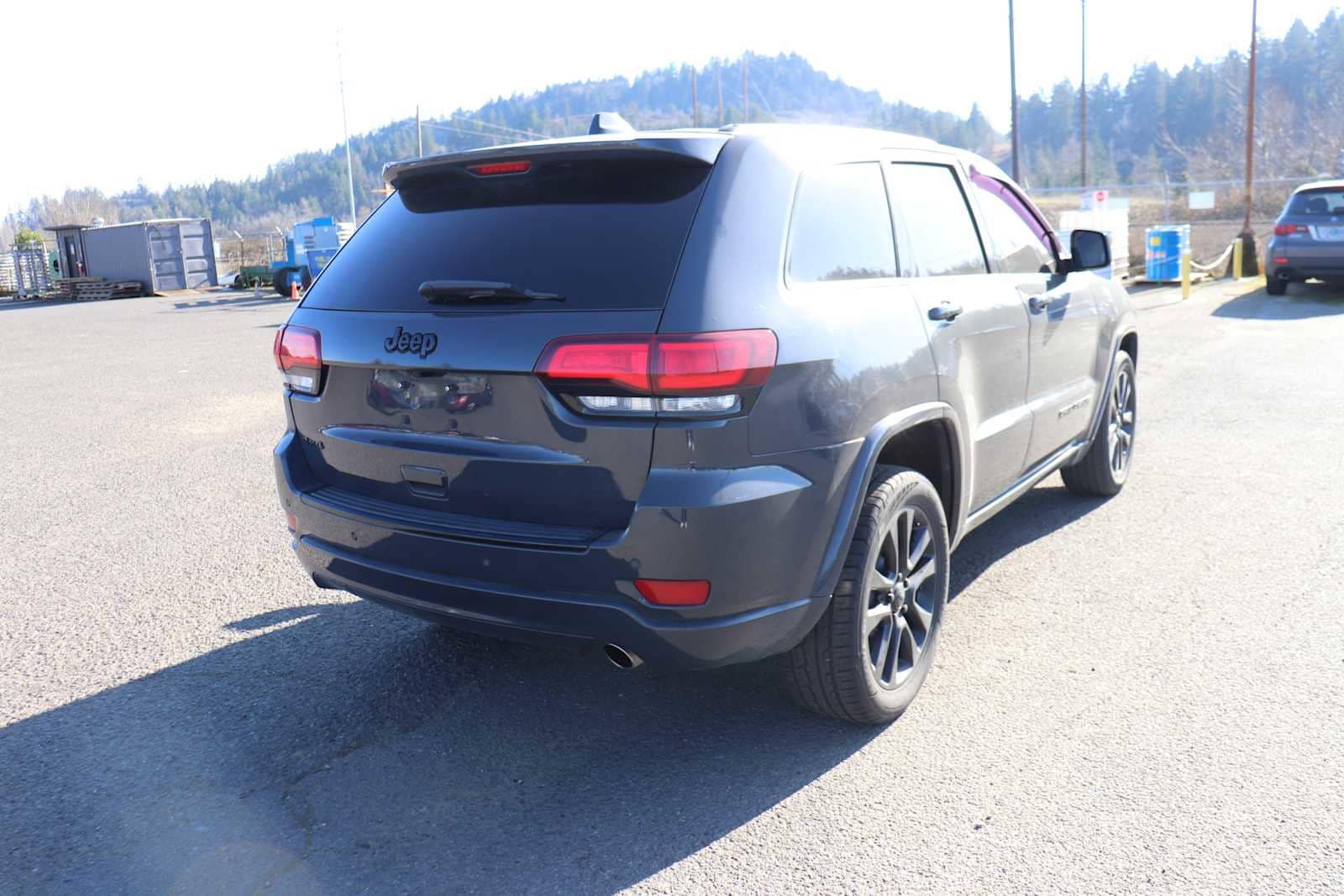 Thumbnail: 2017 Jeep Grand Cherokee - 5