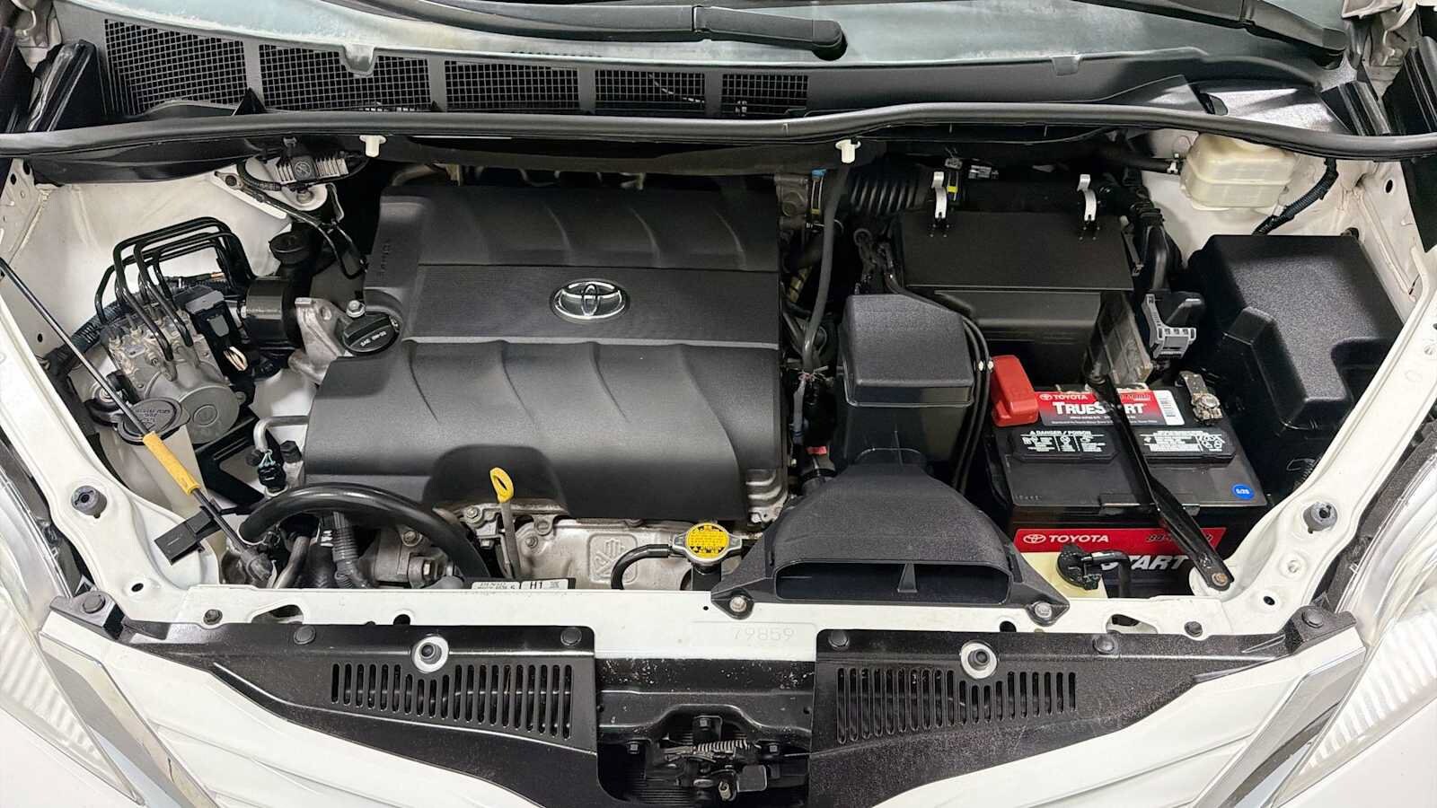 Thumbnail: 2015 Toyota Sienna - 29