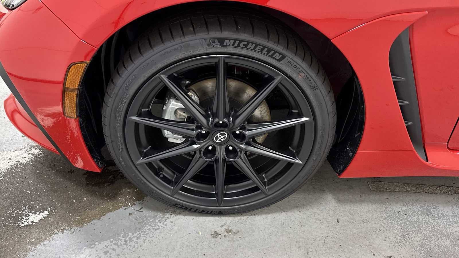 Thumbnail: 2025 Toyota GR86 - 10