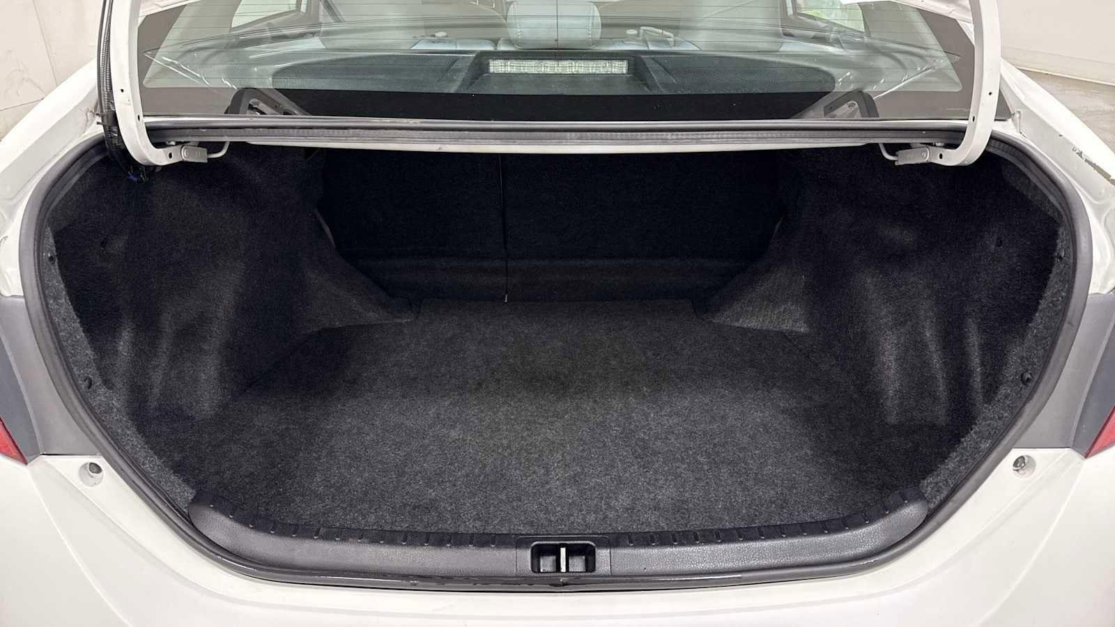 Thumbnail: 2015 Toyota Corolla - 26