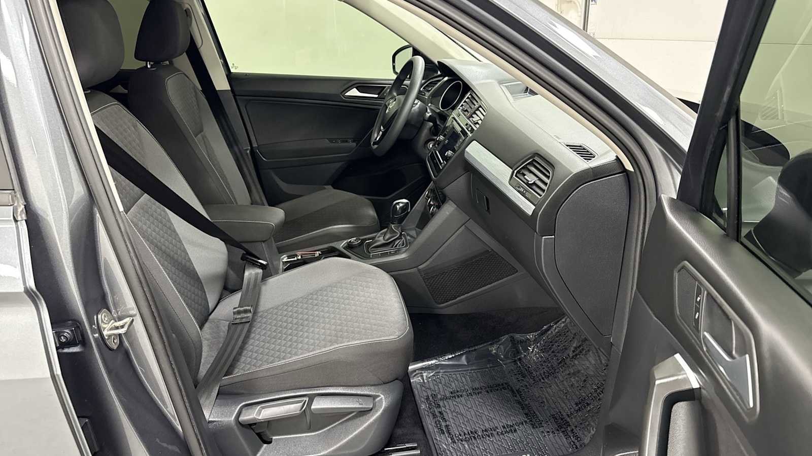 Thumbnail: 2021 Volkswagen Tiguan - 28