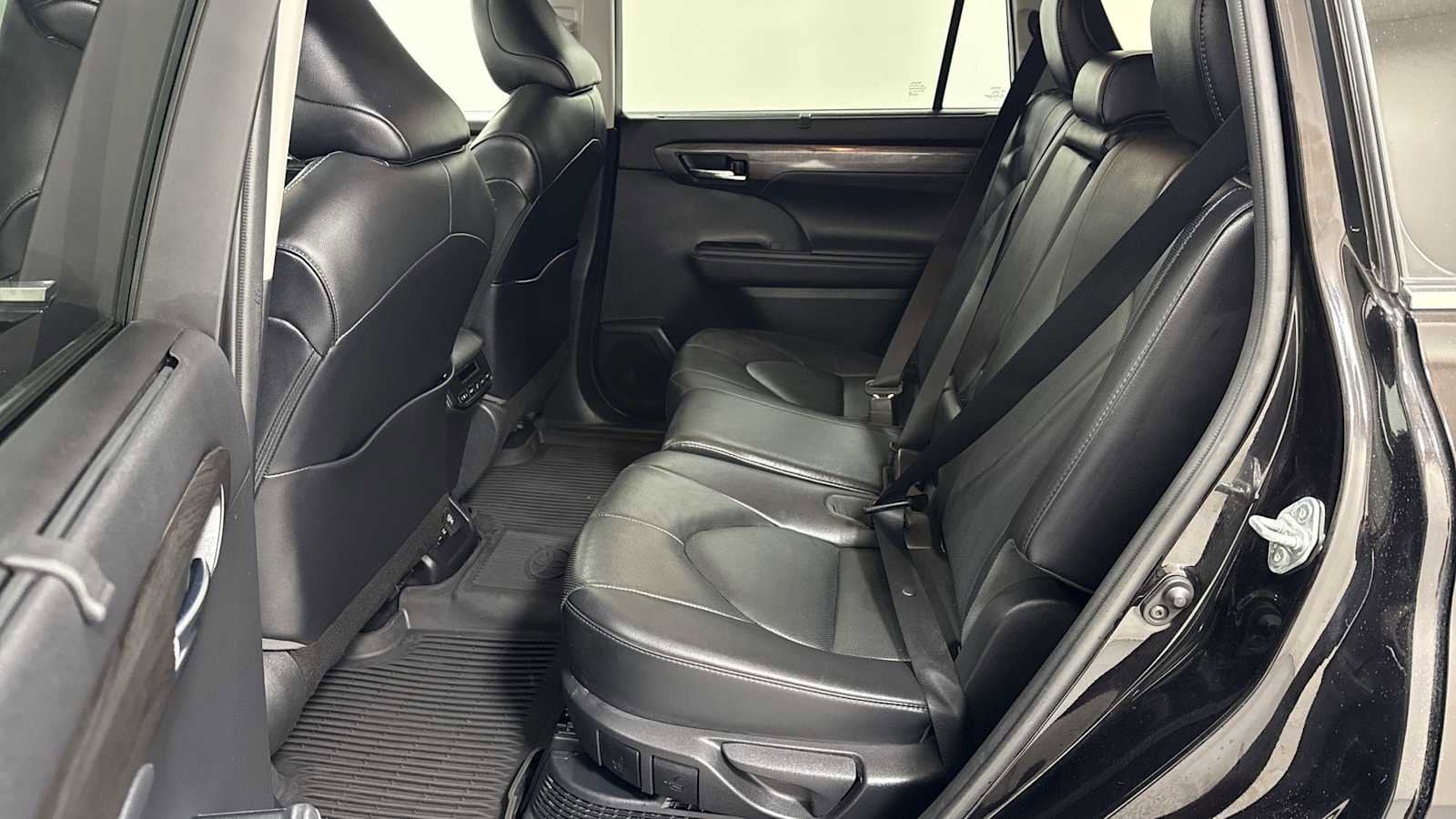 Thumbnail: 2021 Toyota Highlander - 25