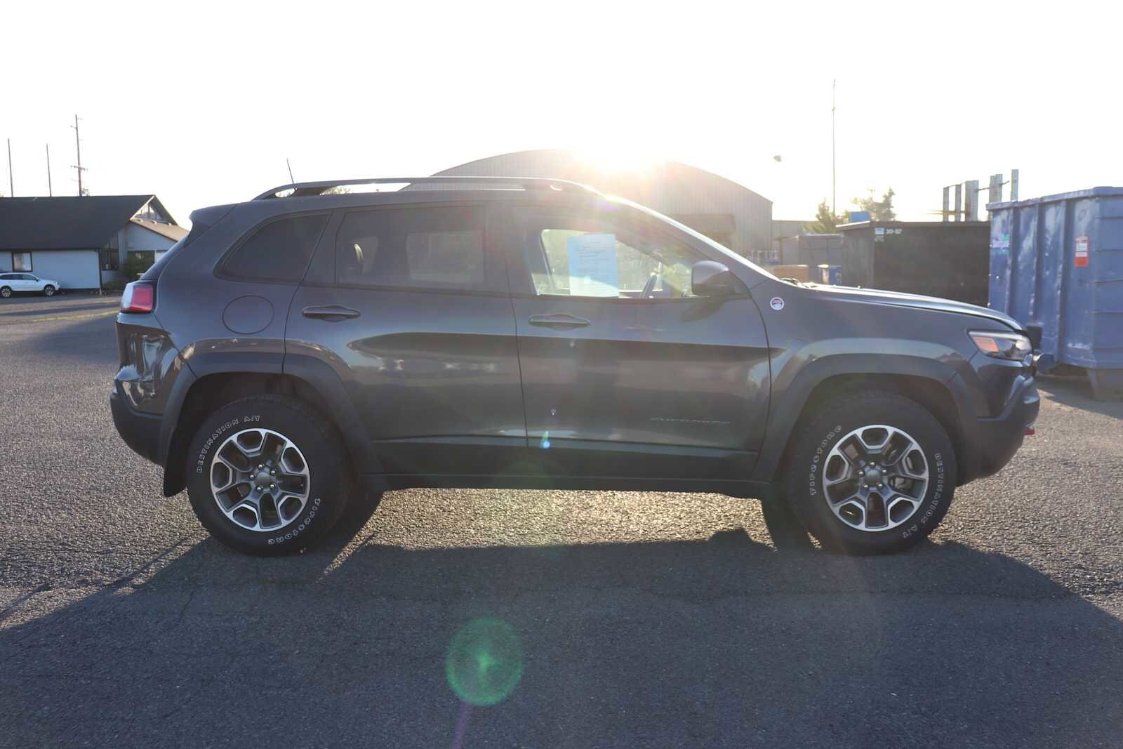 2020 Jeep Cherokee Trailhawk photo 3
