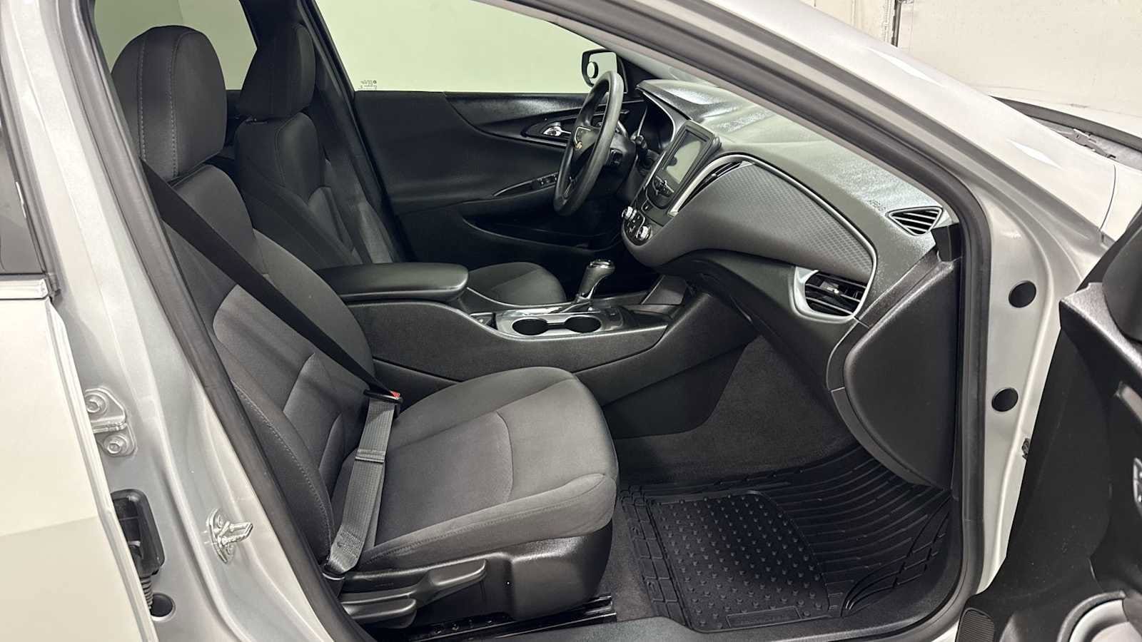 Thumbnail: 2018 Chevrolet Malibu - 28