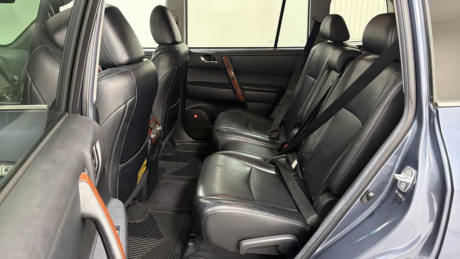 Thumbnail: 2011 Toyota Highlander - 25