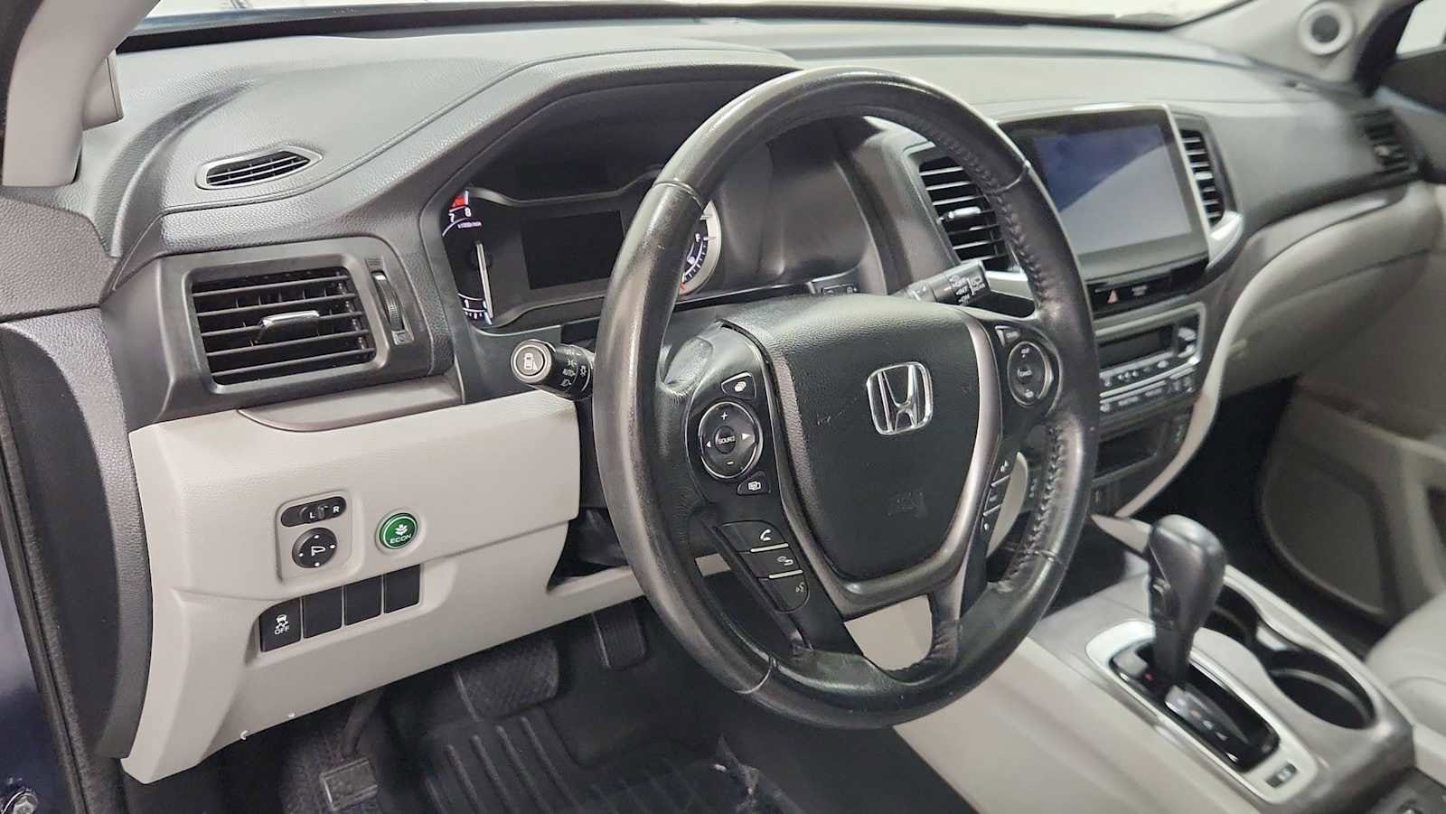 Thumbnail: 2017 Honda Pilot - 12