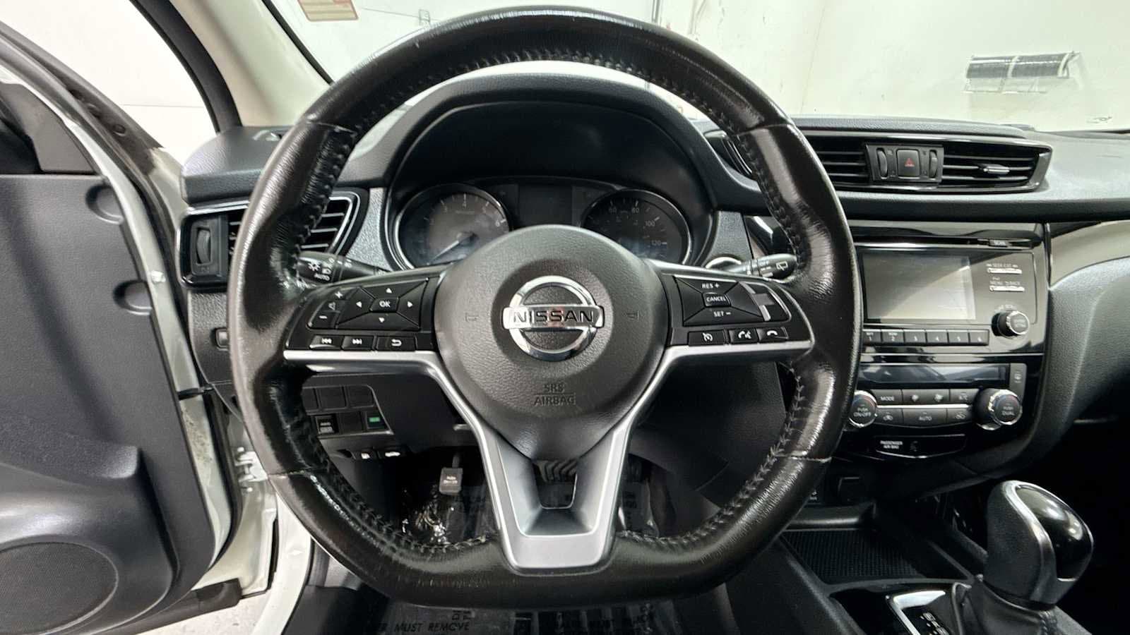 Thumbnail: 2017 Nissan Rogue Sport - 16