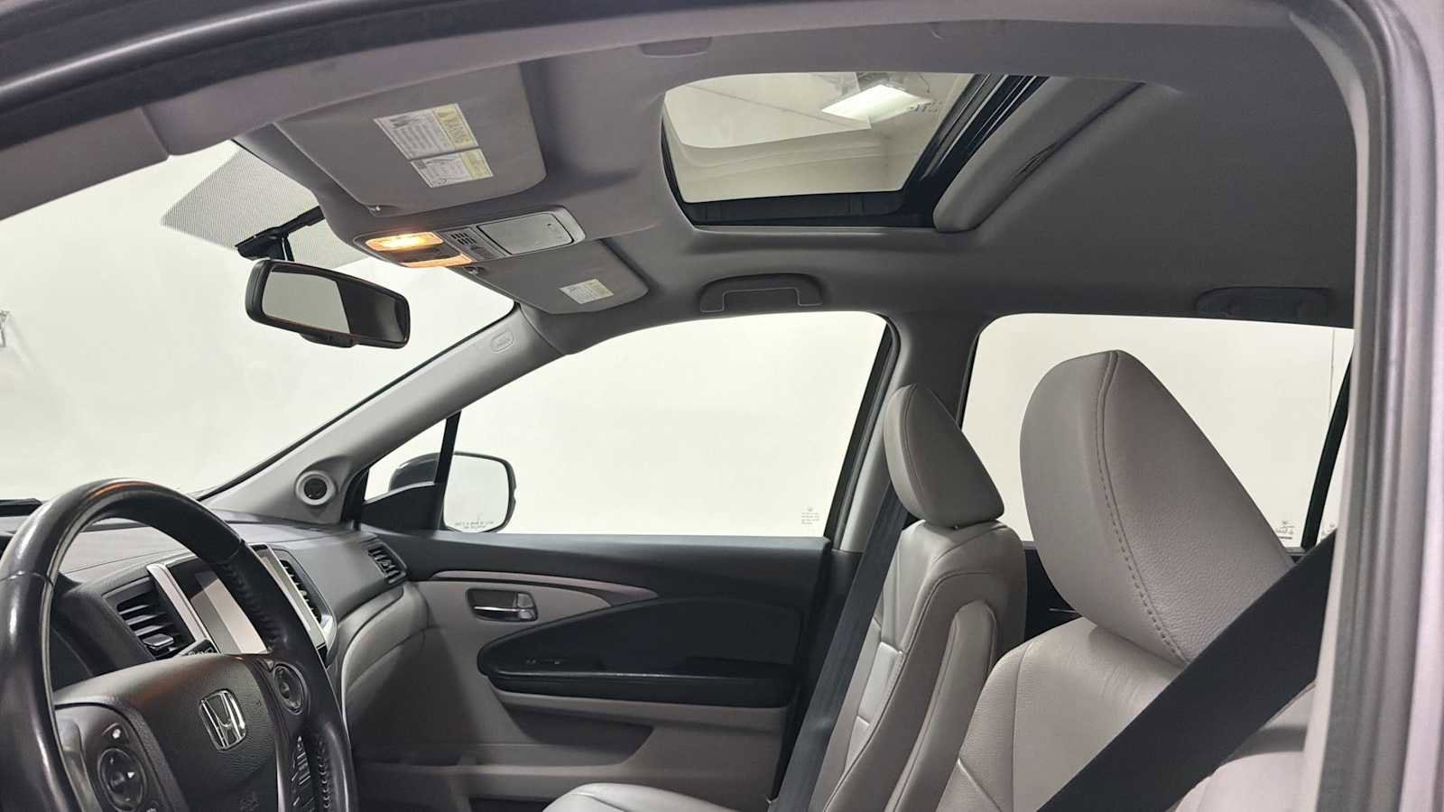 Thumbnail: 2017 Honda Pilot - 23