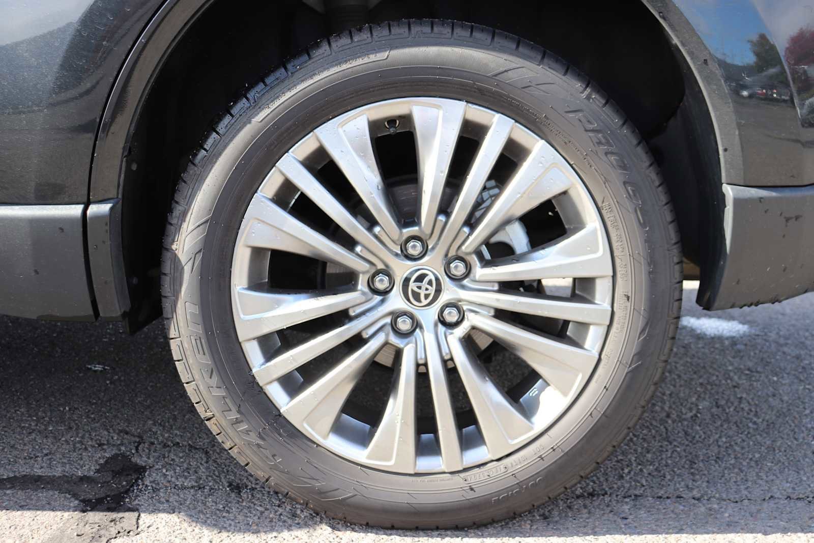 Thumbnail: 2021 Toyota Venza - 9
