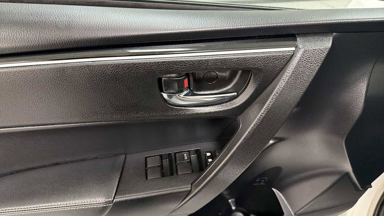 Thumbnail: 2018 Toyota Corolla - 15