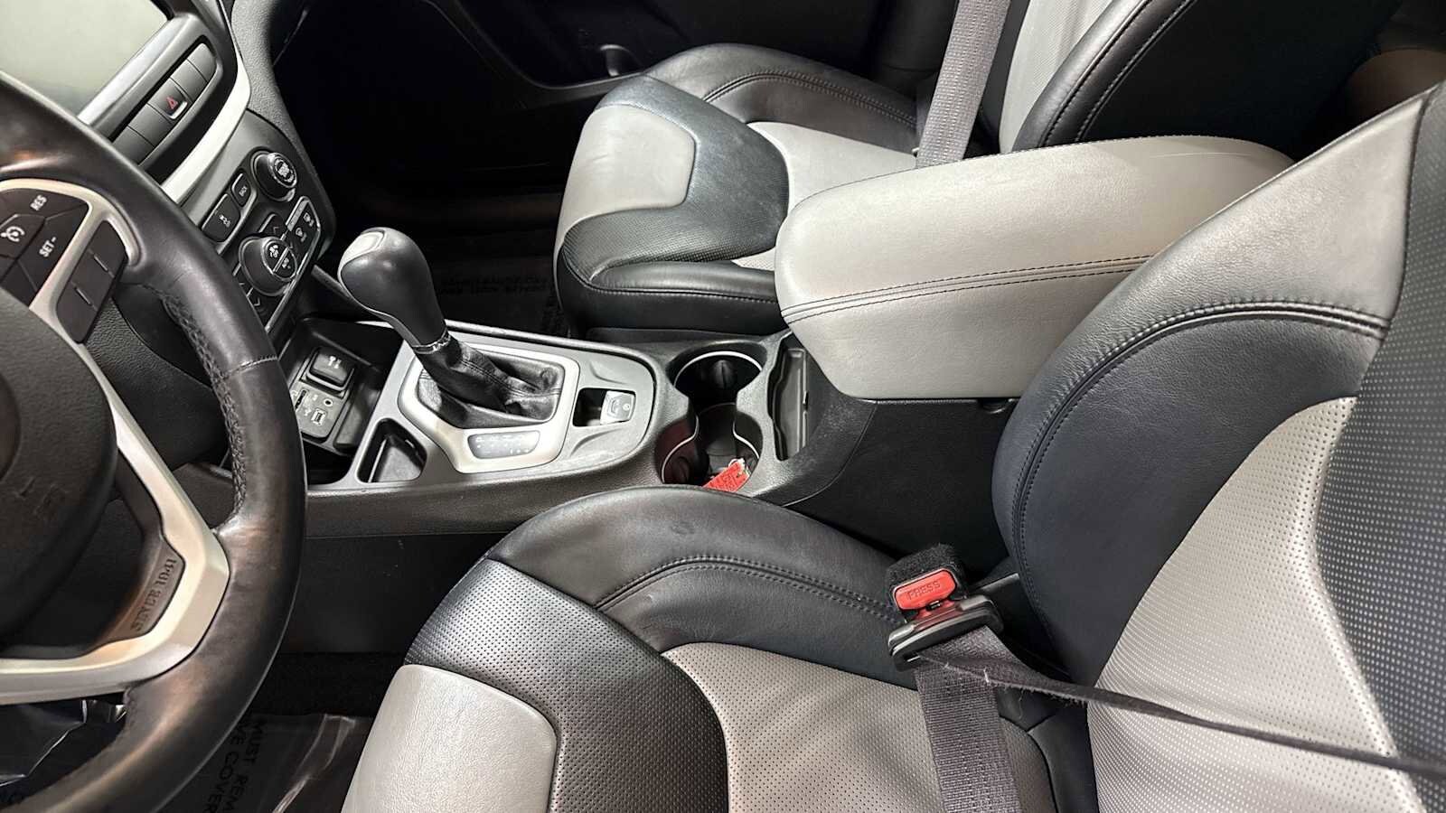 Thumbnail: 2014 Jeep Cherokee - 23