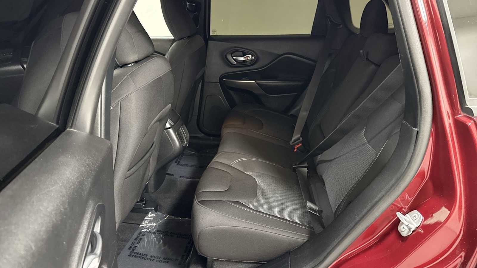 Thumbnail: 2021 Jeep Cherokee - 23