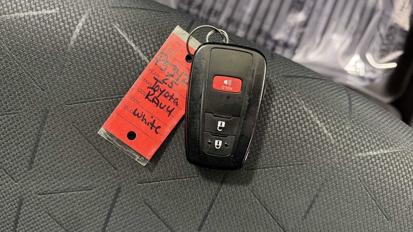 Thumbnail: 2025 Toyota RAV4 - 31