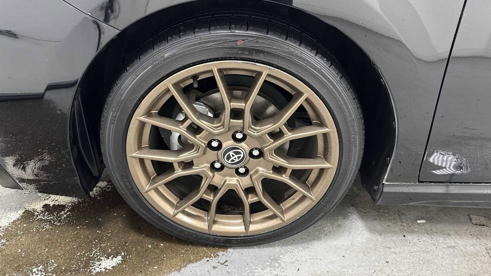 Thumbnail: 2023 Toyota Camry - 10