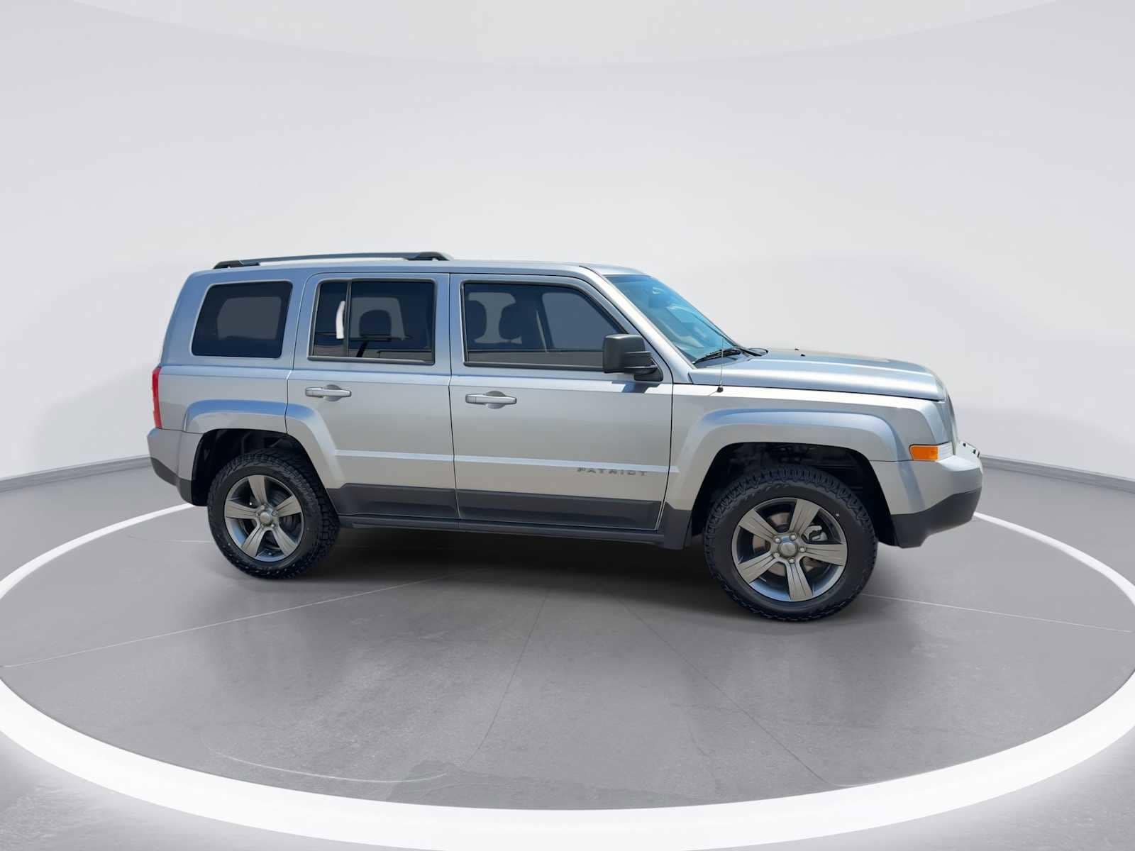 Thumbnail: 2016 Jeep Patriot - 9