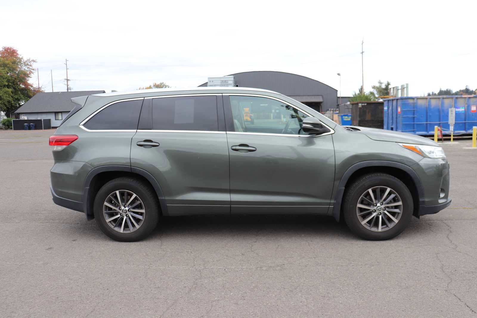 Thumbnail: 2017 Toyota Highlander - 4
