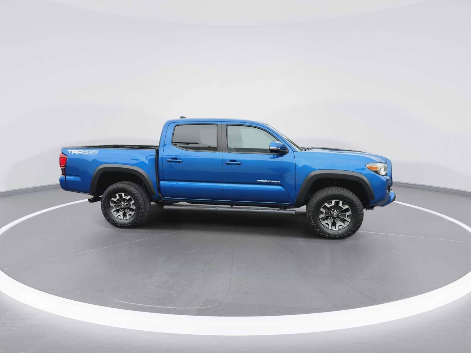 Thumbnail: 2018 Toyota Tacoma - 9