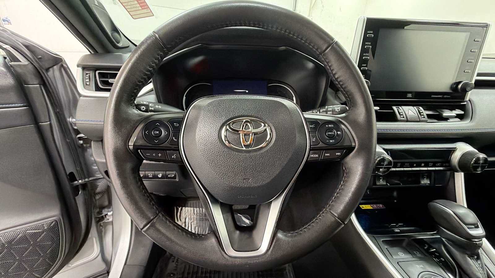 Thumbnail: 2022 Toyota RAV4 - 16