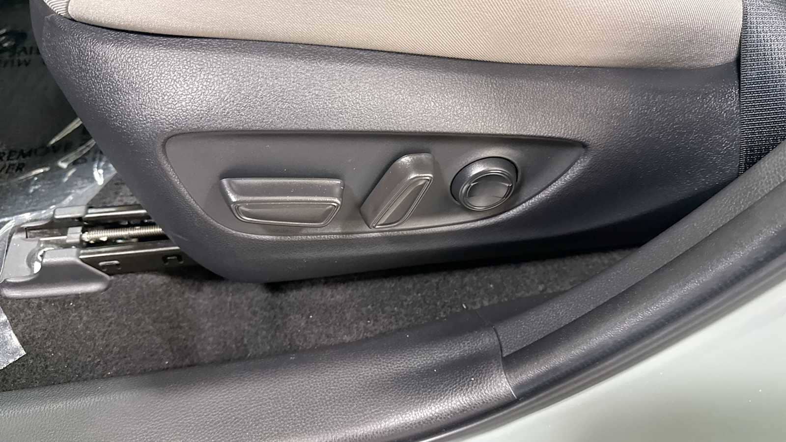 Thumbnail: 2022 Toyota RAV4 - 14