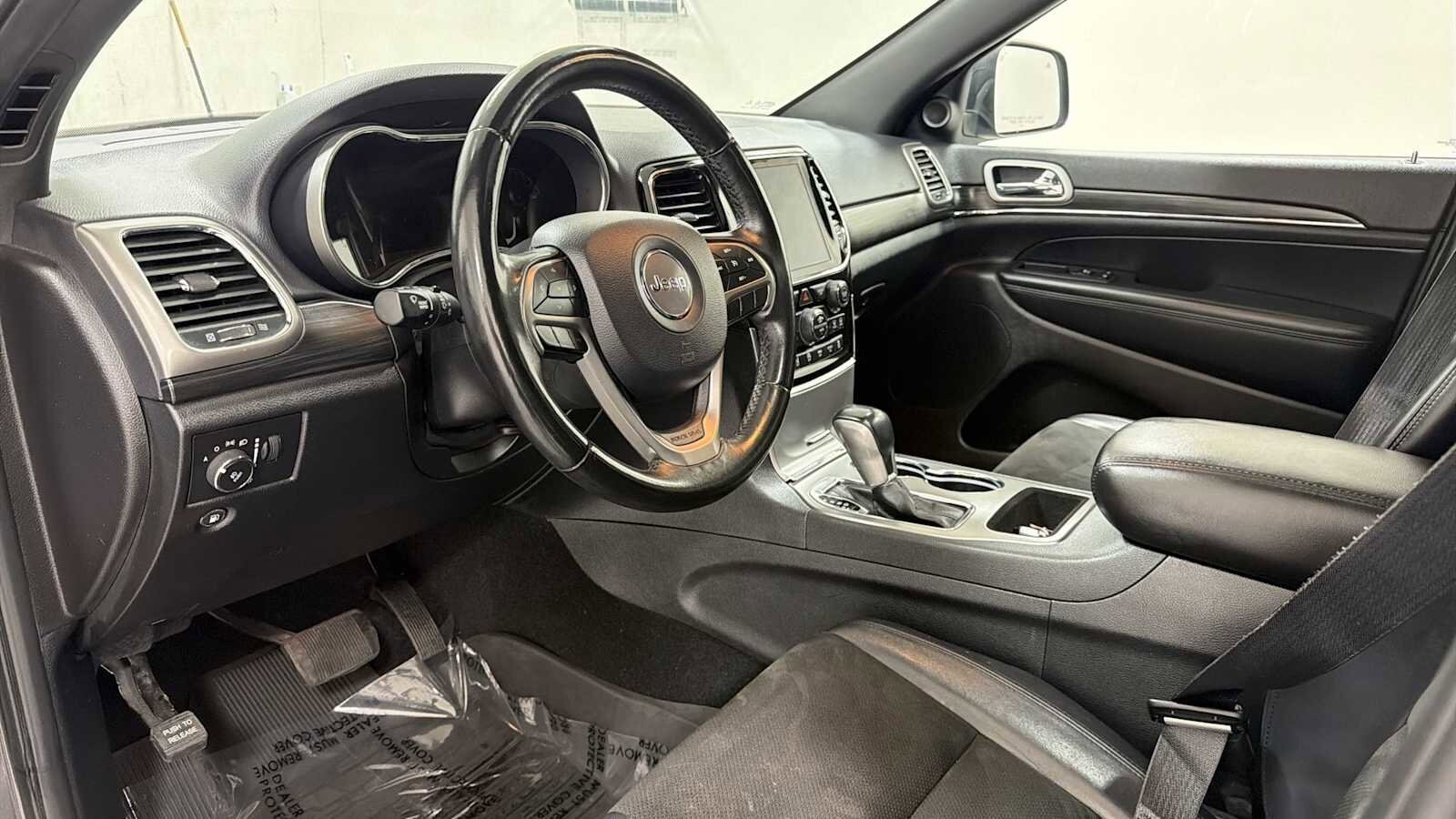 Thumbnail: 2020 Jeep Grand Cherokee - 12