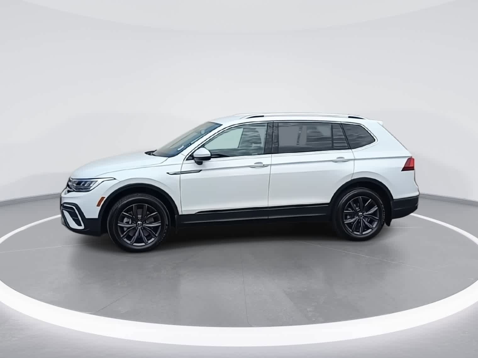 2022 Volkswagen Tiguan SE photo 4